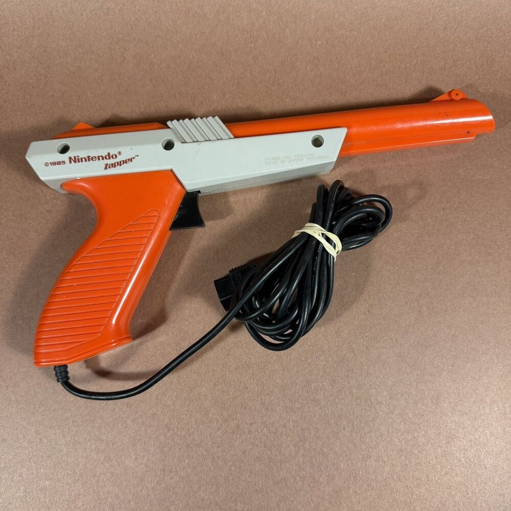 Nintendo Entertainment System NES-005 Original Orange Zapper Light Gun 1985